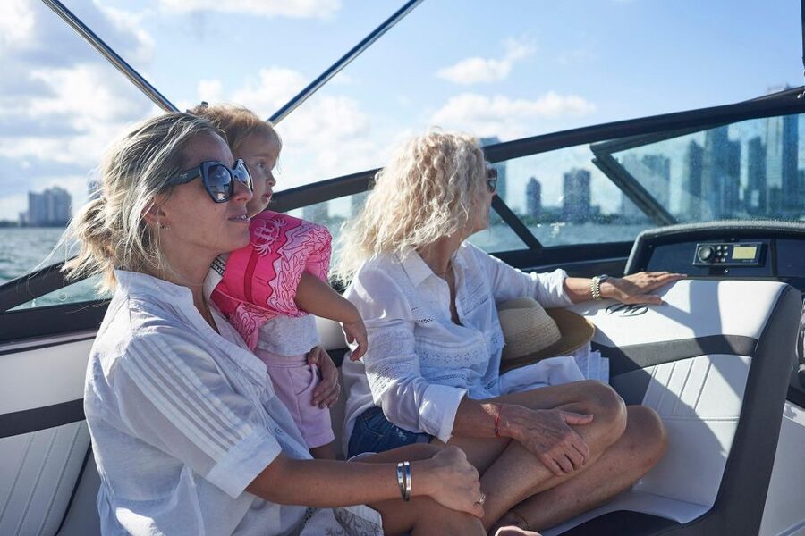 1 hour Miami Private Boat Ride with champagne and captain - Drinks, music, and what to bring