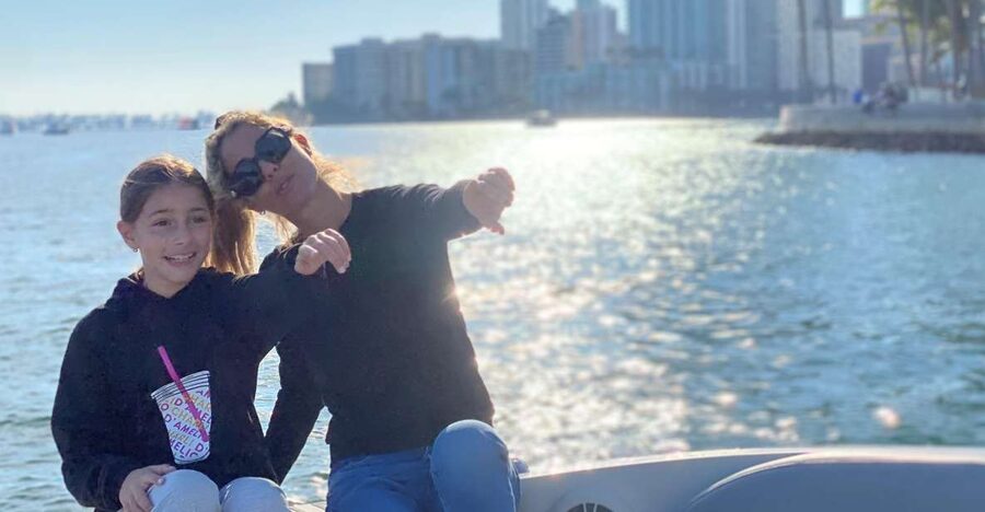 1 hour Miami Private Boat Ride with champagne and captain - Leaving from 2550 South Bayshore Drive