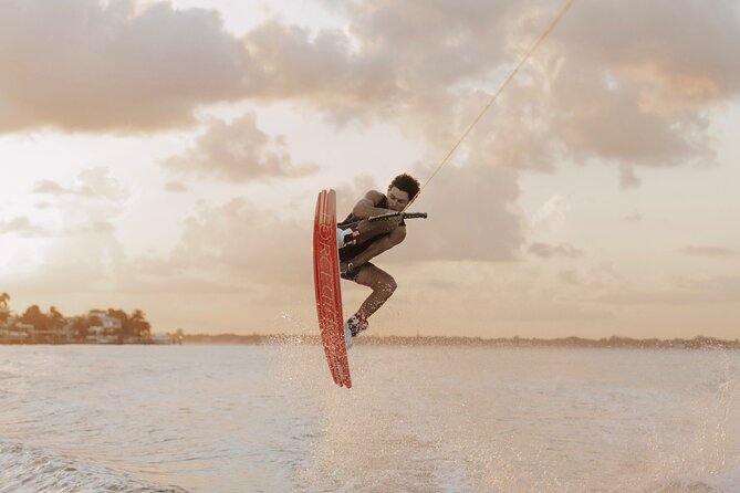 1-Hour Private Wakeboard Lesson in Miami Beach - Timing, meeting point, and what to bring