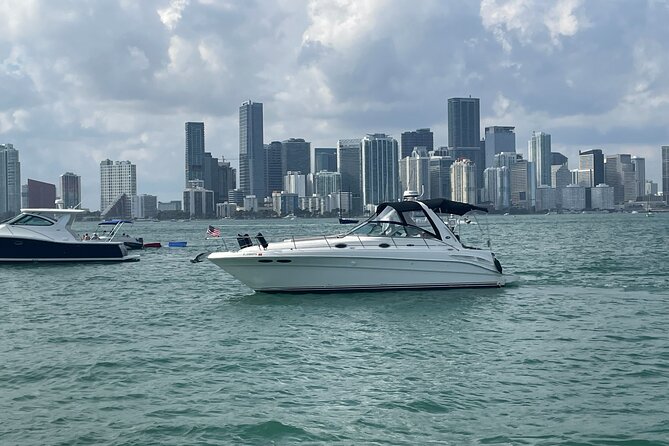 2 Hour Serenity and Scenery Yacht Cruise Miami - Hibiscus, Palm, and Star Island