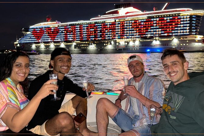 2 hrs Miami Private Boat Tour with Cooler, Ice, Bluetooth Stereo - Leaving the Miami River and reaching the bay