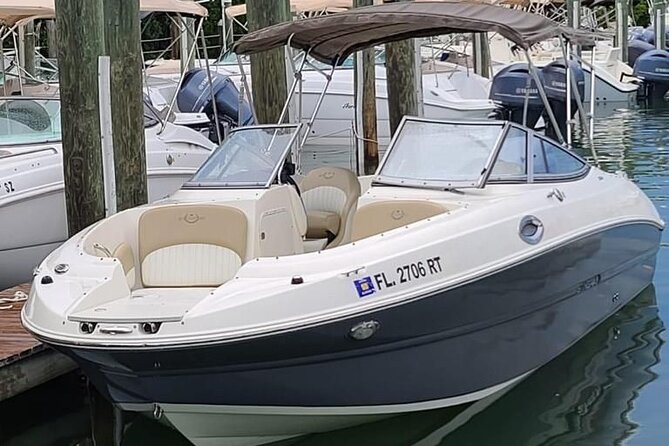 24 Ft Miami Bay: Private Boat, Gas Included , 6 people, Captained - Key points to know before booking