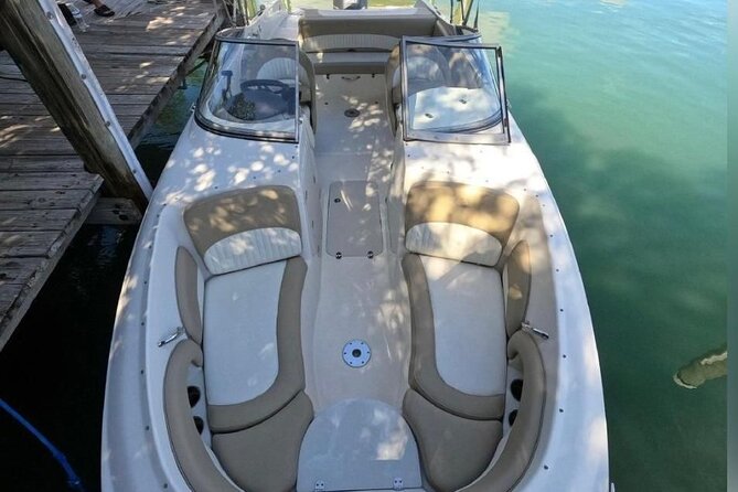 24 Ft Miami Bay: Private Boat, Gas Included , 6 people, Captained - Leaving the marina and entering Miami Bay