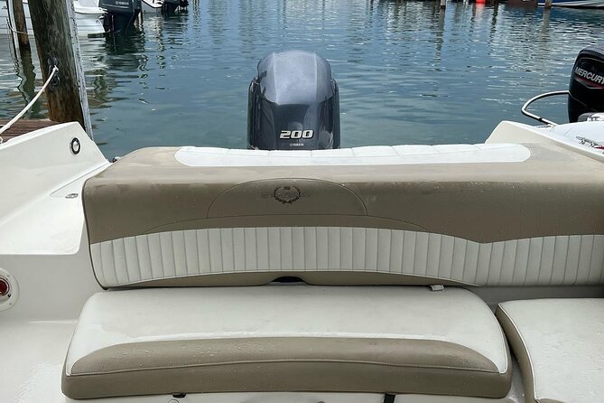 24 Ft Miami Bay: Private Boat, Gas Included , 6 people, Captained - The boat, comfort, and what is included