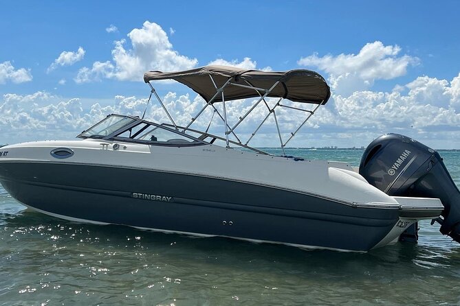 24 Ft Miami Bay: Private Boat, Gas Included , 6 people, Captained - Choosing between a captain and self-guided rental