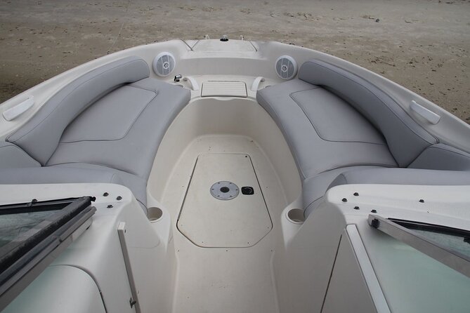 26 Ft Boat, Miami Bay Tour for 2 or 4 hours. 10 people - Key points to know before booking