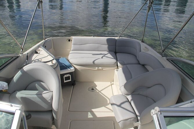 26 Ft Boat, Miami Bay Tour for 2 or 4 hours. 10 people - Weather can change the plan