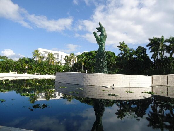 2H Private Classic Car Tour Miami Beach & Wynwood - The unnamed 1957 theater and Miami’s changing center