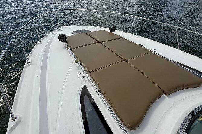 37 Ft Yacht Yacht for 2 or 4 hours, Bluetooth, In the Miami Bay - Leaving from the Miami River