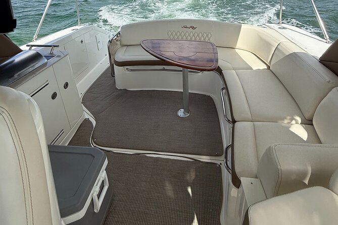 37 Ft Yacht Yacht for 2 or 4 hours, Bluetooth, In the Miami Bay - Miami landmarks, skyline photos, and open water