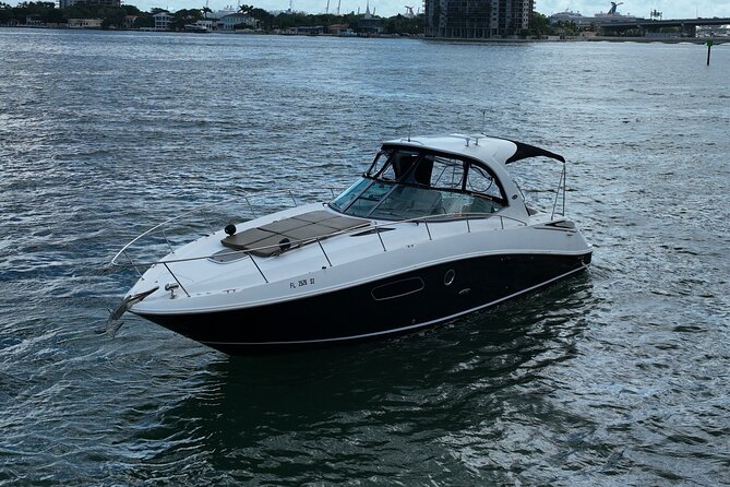 37 Ft Yacht Yacht for 2 or 4 hours, Bluetooth, In the Miami Bay - Millionaire Row and Miami’s waterfront mansions