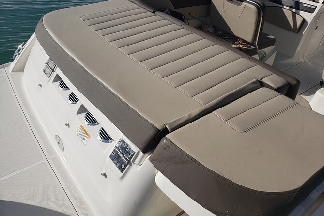 42 to 46 Ft Private Yacht Miami, rent for 2 our 4 hours, 12 ppl - What is included, and what costs extra