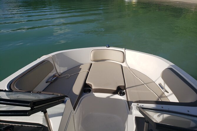 42 to 46 Ft Private Yacht Miami, rent for 2 our 4 hours, 12 ppl - Comfort, cleanliness, and onboard equipment