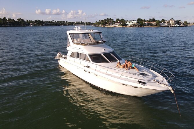 52' Yacht Rental in Miami Beach with Experienced Captain - The Boat Condition Is the Main Risk