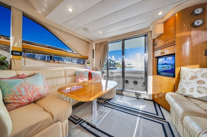 55ft + FREE HOUR Miami Yacht Rental 3 to 6 Hours 13 People - The $349 price needs careful reading