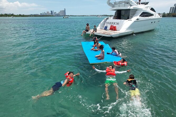65ft Yacht Charter in Miami - Dock-and-dine options around the bay