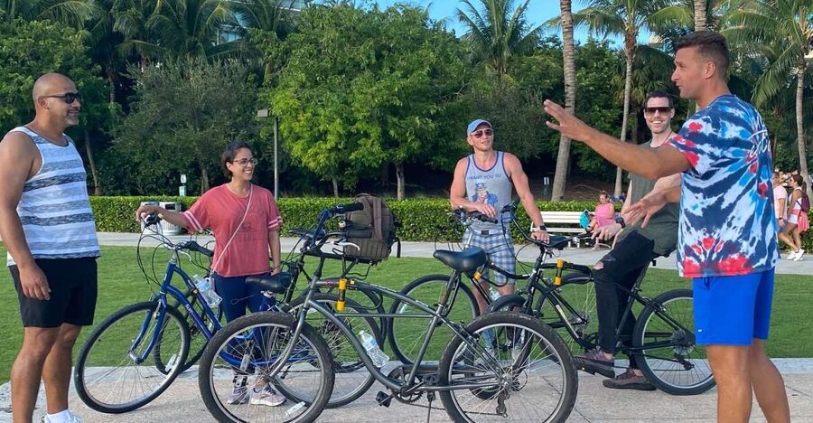 Art Deco, History and Crime Bike Tour with Design Enthusiast - Reading the Art Deco streets by bicycle