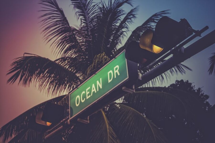 Award-winning Art Deco & History Walking Tour - The history behind the glamour