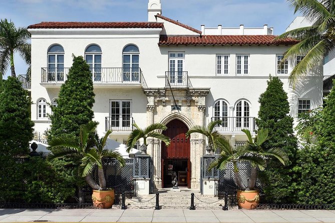 Award-winning Art Deco & History Walking Tour in Miami Beach - Meeting Damian at 1440 Ocean Drive