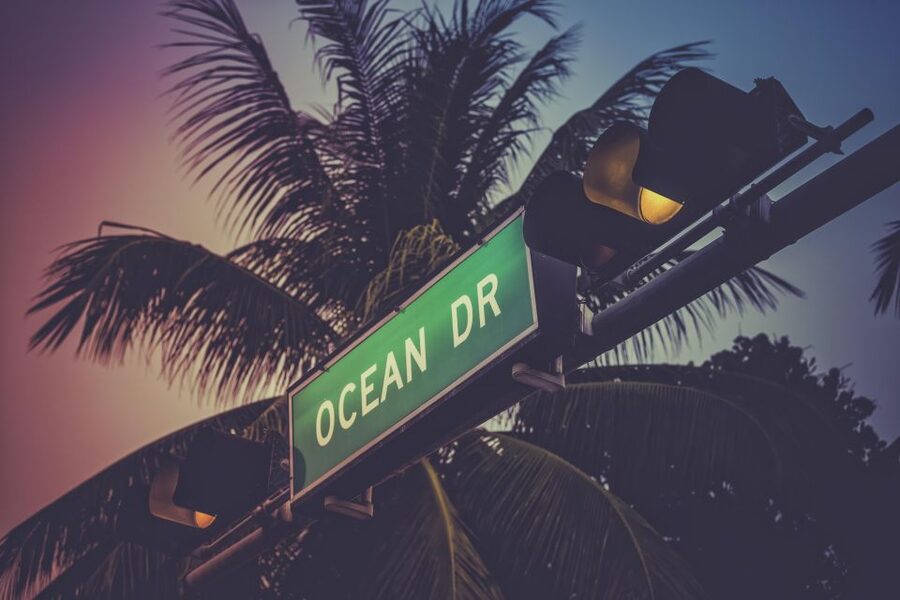Award-winning Art Deco & Neon Lights Walking Tour - What the 150-minute length means