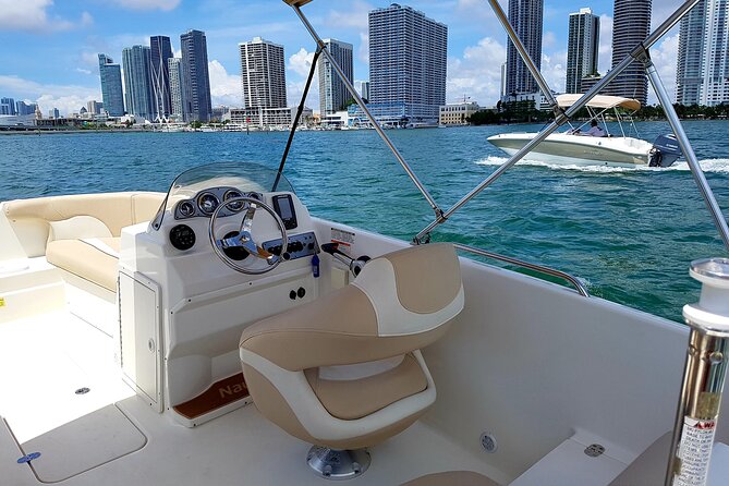 Best Miami self-driving boat rental! - Boat quality and the safety briefing