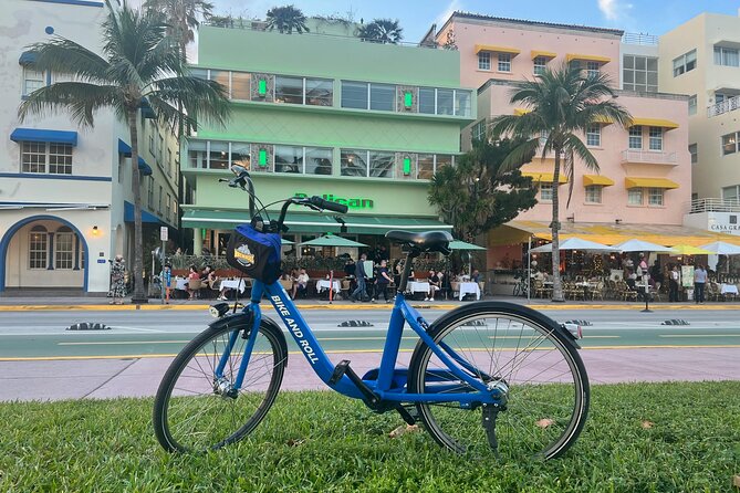 Bicycle Rental in Miami Beach - First ride: Ocean Drive and the Art Deco district