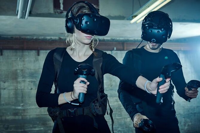 Bundle: 1 hour Axe Throwing+ 1 hour VR Escape Game - One booking, two very different challenges