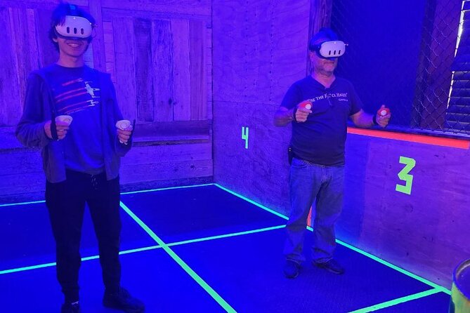 Bundle: 1 hour Axe Throwing+ 1 hour VR Escape Game - Who will enjoy it most