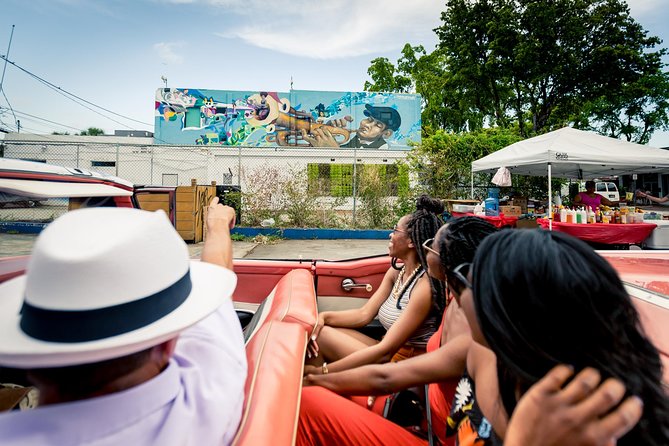 Classic Car Tour of Miami Beach, Wynwood and Little Havana - The 1957 theater and Miami’s public art