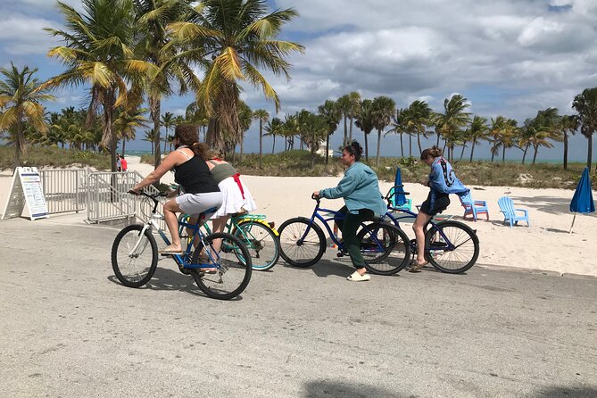 Cruiser Bike Rental at Crandon Park - What you can see near the rental stand