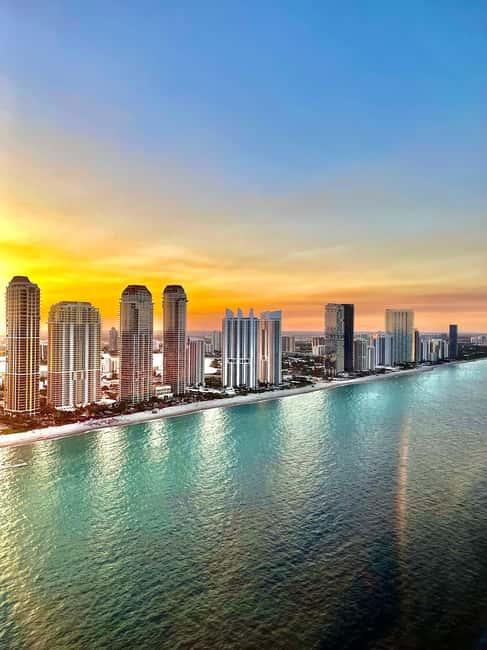 Fort Lauderdale & Miami: Private Luxury Airplane Tour - Hollywood and the coast toward Sunny Isles