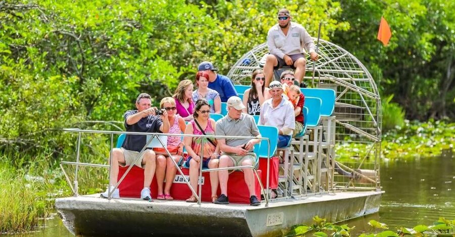 From Miami: Everglades Wildlife Show, Airboat & Bus Transfer - The bus ride west is part of the experience