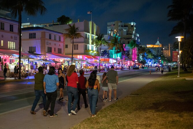 Hollywood Meets Miami Beach Movie and Tasting Tour - Art Deco details in a real residential neighborhood