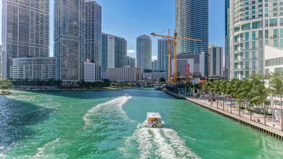 Hop-on Hop-off Water Taxi in Miami and Miami Beach - The Biscayne Bay crossing