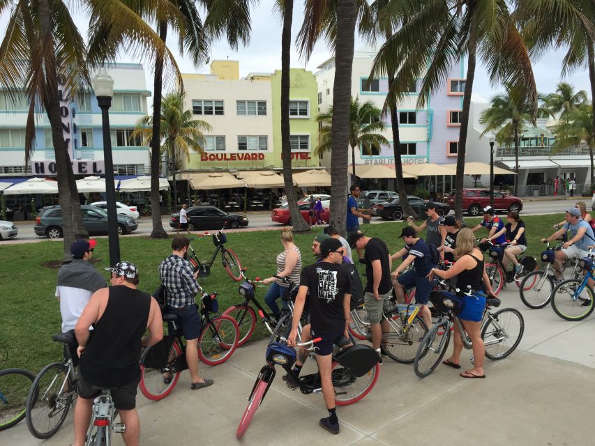 Miami: 2-Hour Art Deco Bike Tour - Guides who make the route work