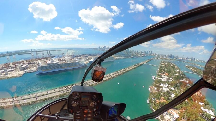 Miami: 30-Minute Private Helicopter Tour with Champagne - Weight, mobility, and other rules that matter