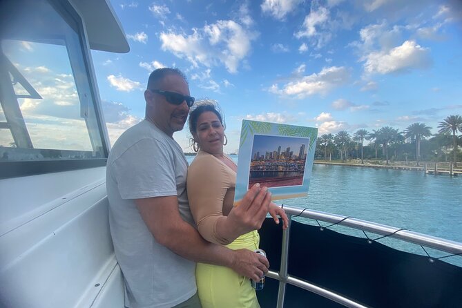 Miami 75 Min Boat Tour Biscayne Bay and Celebrity Homes Island - Finding the boat at Bayside Marketplace