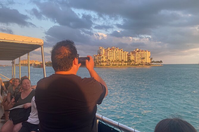 Miami 75 Min Boat Tour Biscayne Bay and Celebrity Homes Island - Brickell and the return past downtown Miami