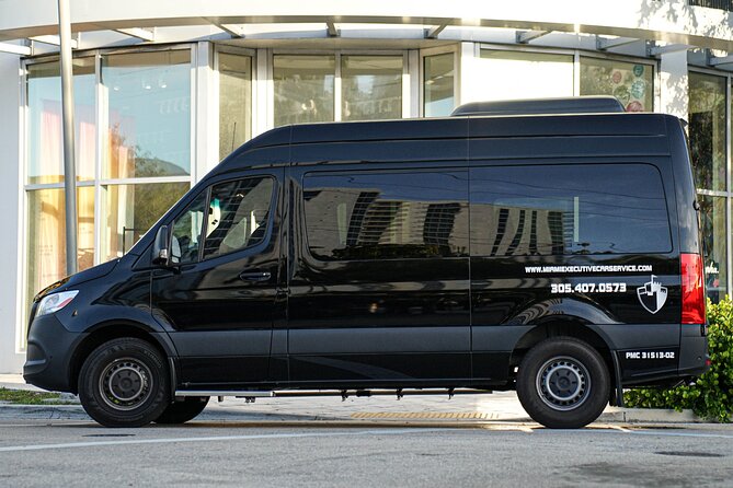 Miami Airport Executive Transfer Service - Choosing between a sedan, SUV, limousine, or larger vehicle