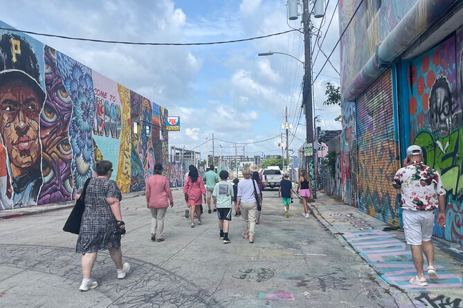 Miami All-In-One: City Sightseeing & water taxi experience - Bayside Marketplace and the water taxi
