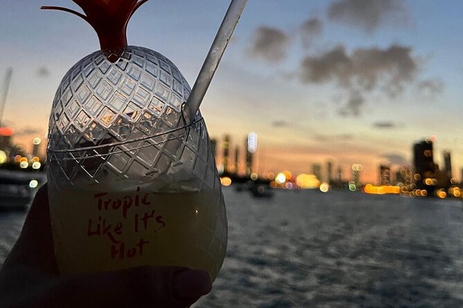 Miami and Bayside 90 min Cruise of Celebrity Islands - Port of Miami brings the route back to scale