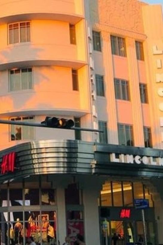 Miami : Art Deco & South Beach Walking Tour with a Guide - Guides and language choices