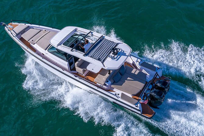 Miami Bay Discovery Private Yacht Cruise with Captain - A private way to see Biscayne Bay