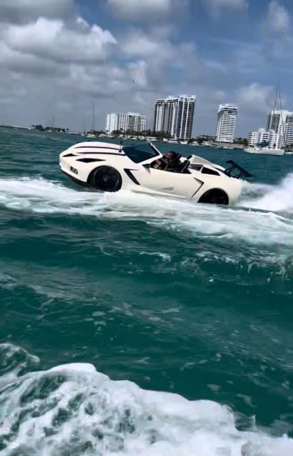Miami Beach: 1 Hour Jetcar Rentals & 30min Celeb Boat Tour - Booking flexibility and group size