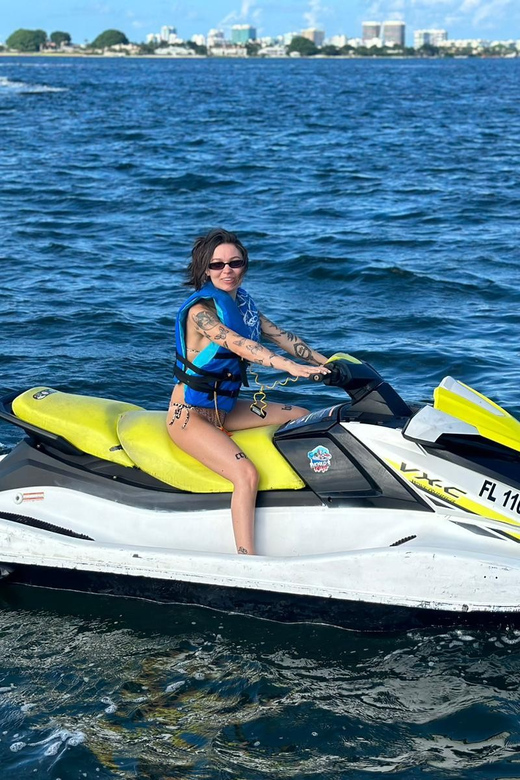 Miami Beach: Boat Ride and Jet Ski Rental - The first 30 minutes across Miami Bay