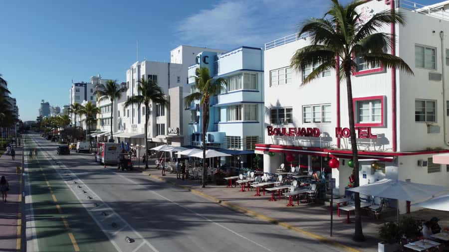 Miami Beach: Guided Bike Tour with Food Tasting (Adults) - Lincoln Road and the bay views