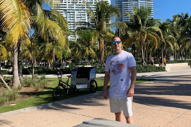 Miami Beach Pedicab Tour - Art Deco buildings and Miami Beach history