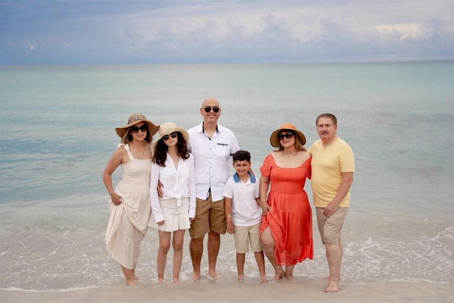 Miami Beach Professional Photoshoot - Meeting José or Cynthia for a one-hour session