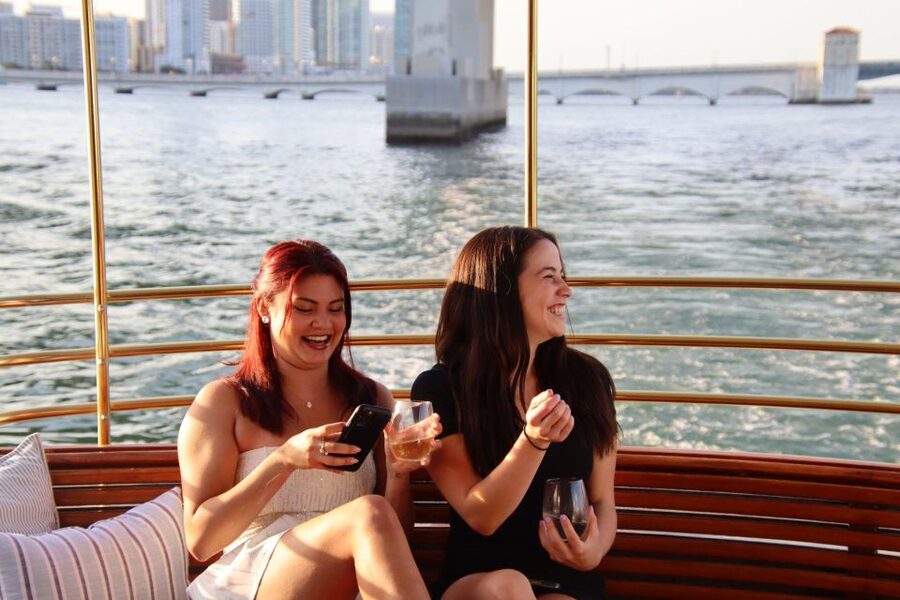 Miami Beach: Vizcaya Sunset Cruise Includes Food and Drink - A sunset cruise with more than postcard views