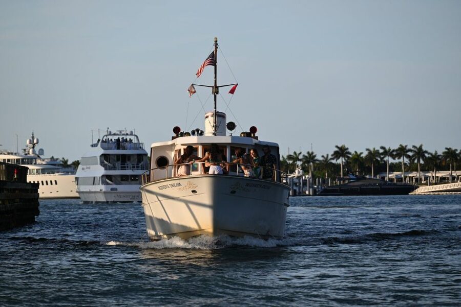 Miami Beach: Vizcaya Sunset Cruise Includes Food and Drink - How the small group changes the outing